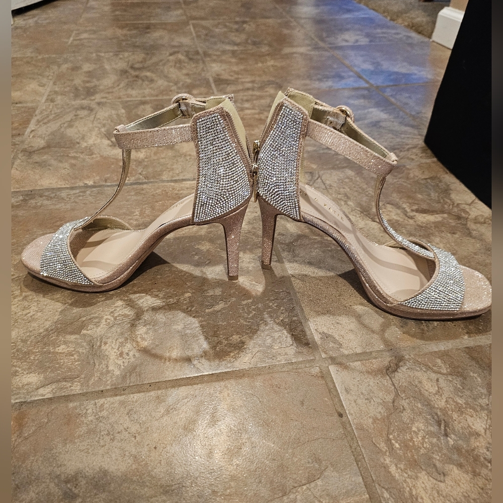 Kelly & Katie Glittering Silver and Gold Heels Size 8.5 - Picture 3 of 12